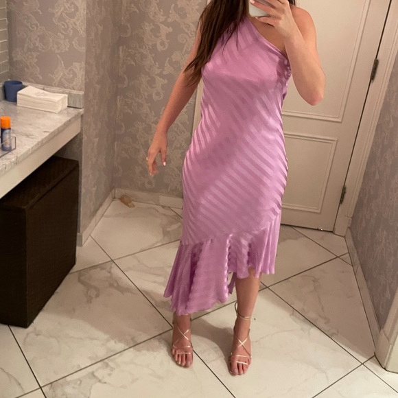 ONE SHOULDER RUFFLED DRESS - LILAC - Picture 6 of 6